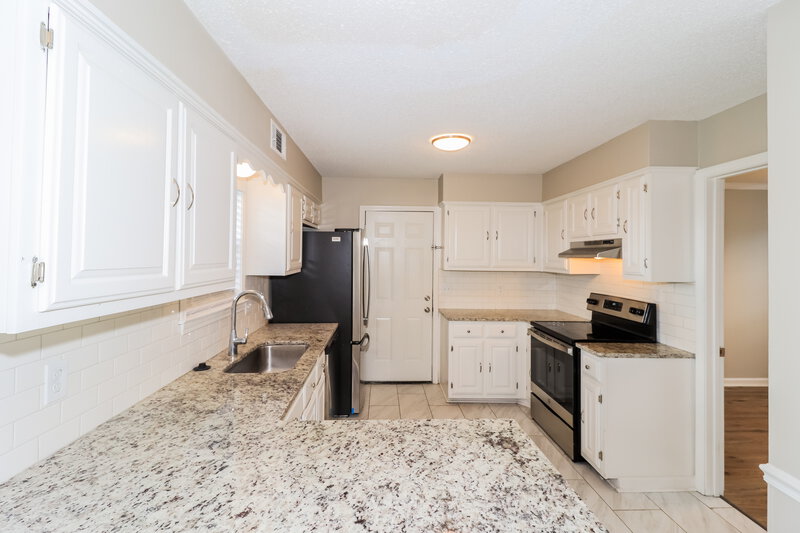 2,060/Mo, 7733 Deerfield Trce Memphis, TN 38133 Kitchen View