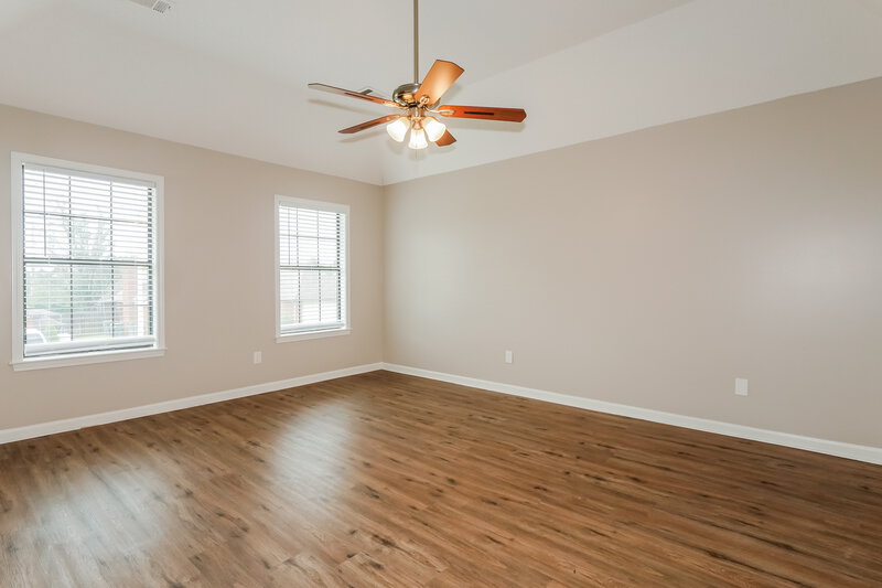 1,800/Mo, 7733 Deerfield Trce Memphis, TN 38133 Main Bedroom View