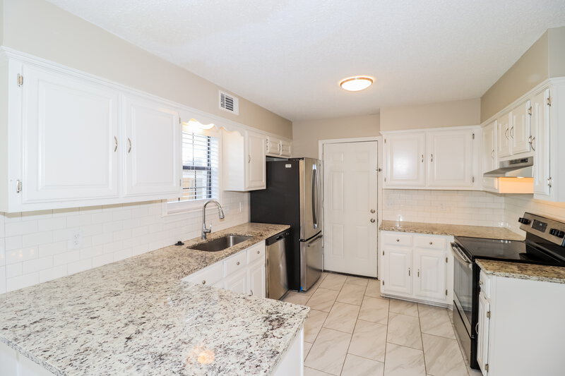 2,060/Mo, 7733 Deerfield Trce Memphis, TN 38133 Kitchen View 2