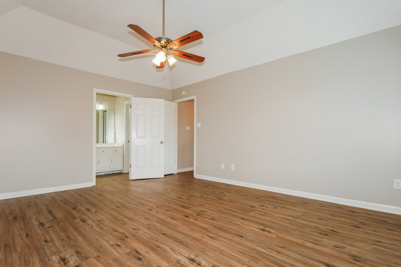 1,800/Mo, 7733 Deerfield Trce Memphis, TN 38133 Main Bedroom View 2