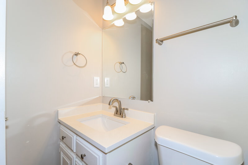 2,060/Mo, 7733 Deerfield Trce Memphis, TN 38133 Powder Room View