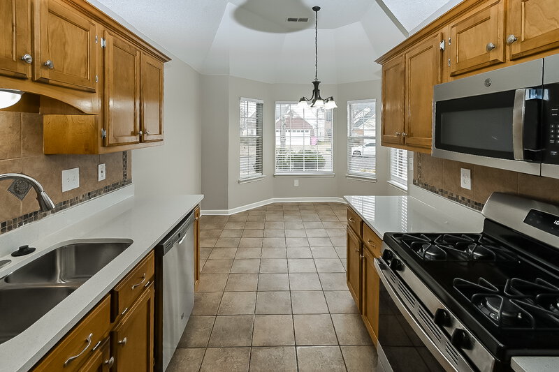 1,795/Mo, 8752 Cat Tail Dr Southaven, MS 38671 Kitchen View 2