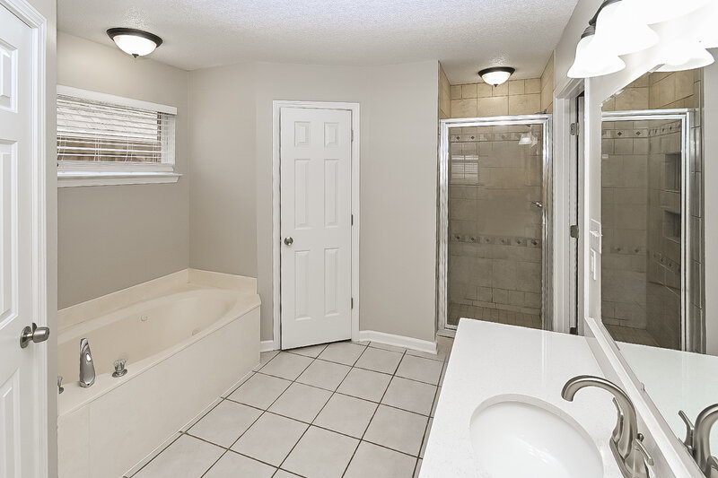 1,795/Mo, 8752 Cat Tail Dr Southaven, MS 38671 Main Bathroom View 2