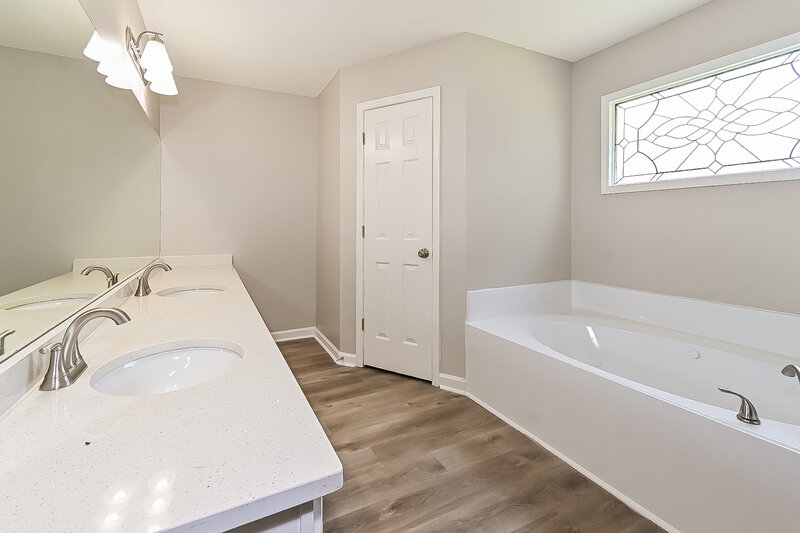 2,410/Mo, 9012 Brent Ln Cordova, TN 38016 Main Bathroom View