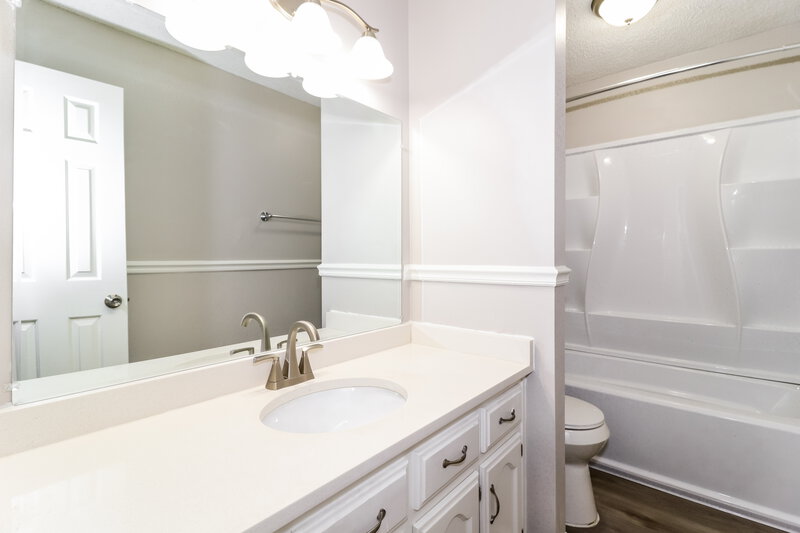 2,530/Mo, 3085 Lauren Dr Bartlett, TN 38133 Main Bathroom View