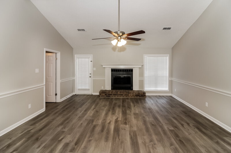 1,720/Mo, 250 German Creek Cv Cordova, TN 38018 Living Room View 2