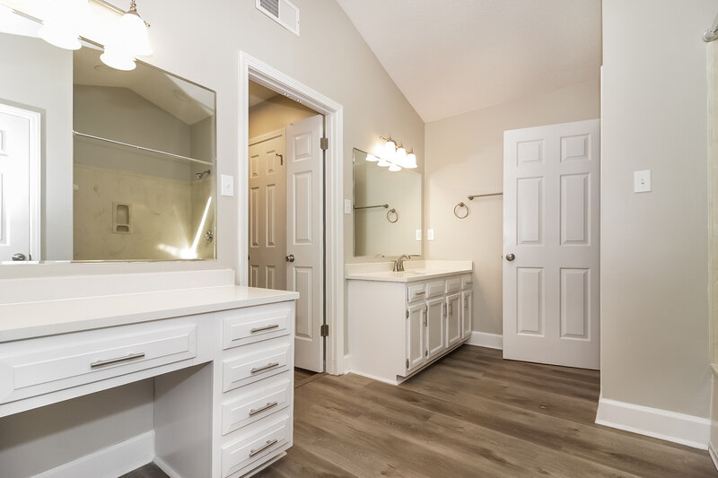 1,720/Mo, 250 German Creek Cv Cordova, TN 38018 Main Bathroom View