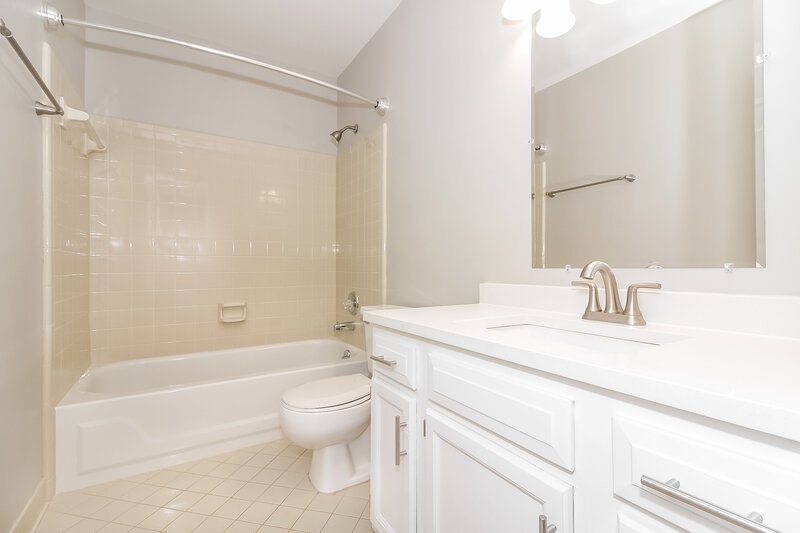 1,720/Mo, 250 German Creek Cv Cordova, TN 38018 Bathroom View