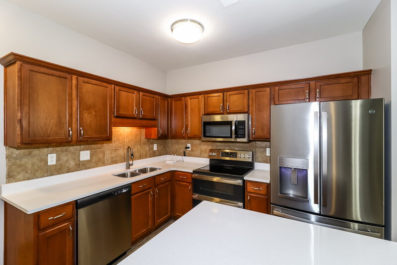 1,885/Mo, 4899 Longleaf Oak Cv Arlington, TN 38002 Kitchen View 2