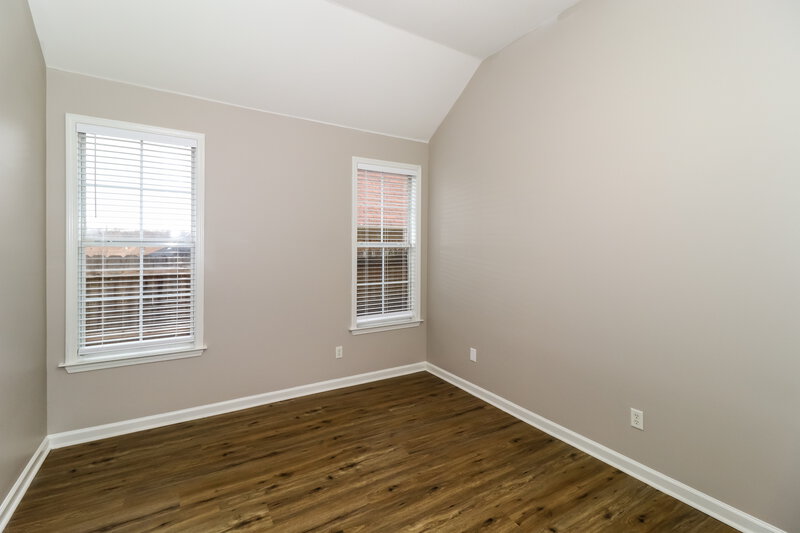 1,885/Mo, 4899 Longleaf Oak Cv Arlington, TN 38002 Bedroom View 2
