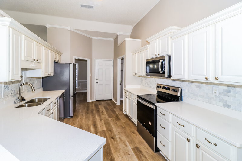 2,140/Mo, 9245 Tamhaven Dr Cordova, TN 38016 Kitchen View