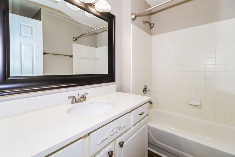 2,140/Mo, 9245 Tamhaven Dr Cordova, TN 38016 Bathroom View