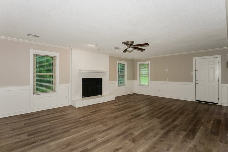 1,945/Mo, 1040 Trappers Cv Cordova, TN 38018 Living Room View 3