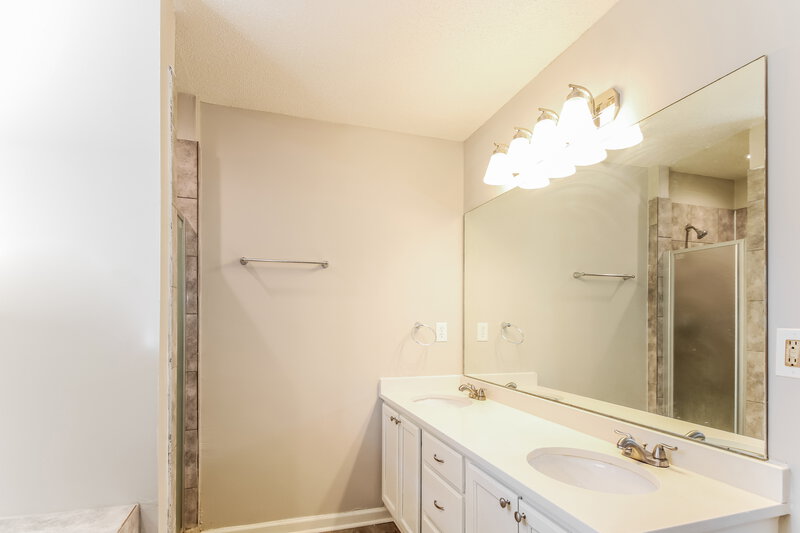 3,350/Mo, 7885 Meadow Ridge Ln Olive Branch, MS 38654 Main Bathroom View