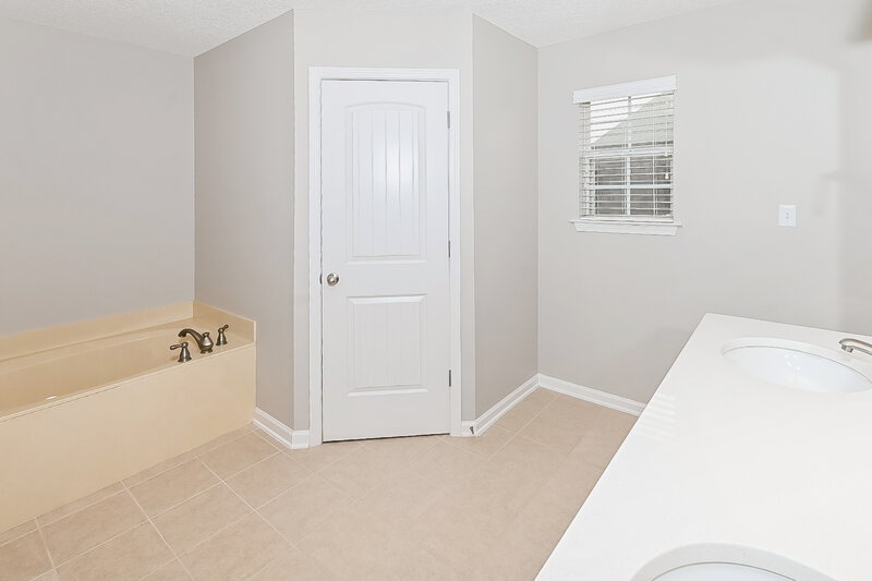1,735/Mo, 4860 Cantata Dr Walls, MS 38680 Main Bathroom View 2