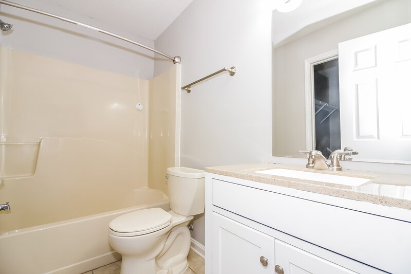 1,565/Mo, 9301 Charly Hill Ln Cordova, TN 38016 Main Bathroom View