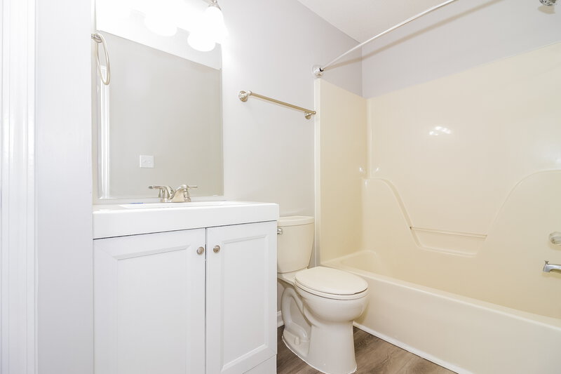 1,565/Mo, 9301 Charly Hill Ln Cordova, TN 38016 Bathroom View