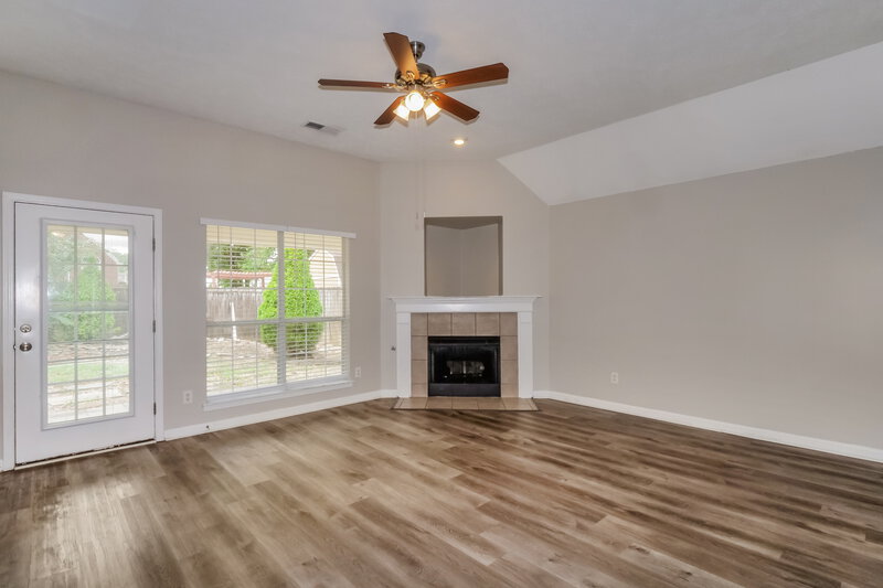 1,875/Mo, 4825 Graham Lake Dr Olive Branch, MS 38654 Living Room View