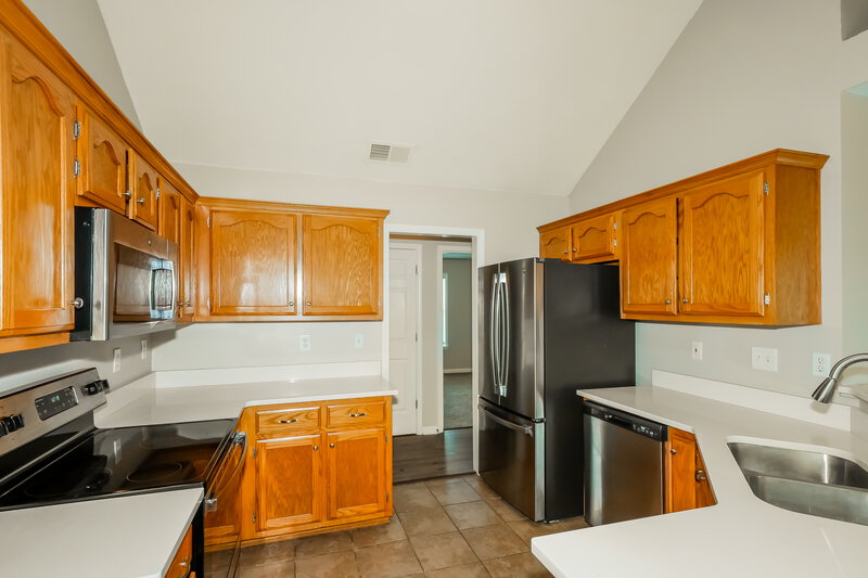 1,770/Mo, 95 Winding Creek Dr Oakland, TN 38060 Kitchen View