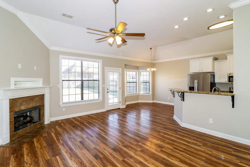 2,500/Mo, 1386 Sawmill Creek Ln Cordova, TN 38016 Living Room View 2