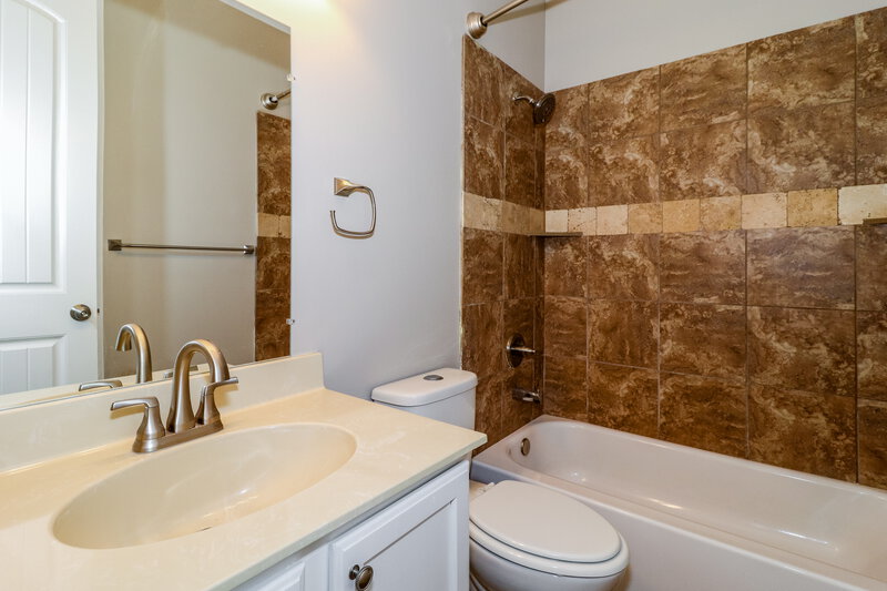 2,500/Mo, 1386 Sawmill Creek Ln Cordova, TN 38016 Bathroom View