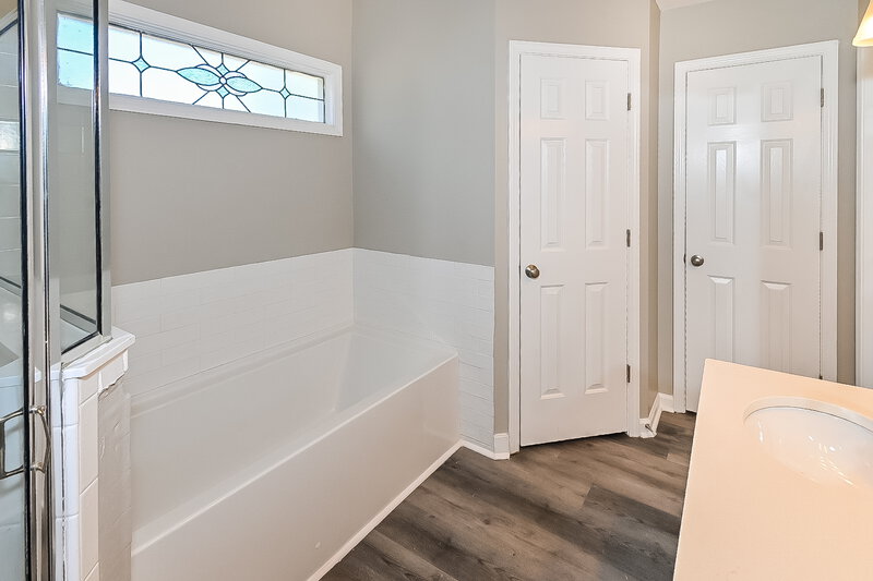 1,955/Mo, 7976 Tankard Dr Memphis, TN 38125 Main Bathroom View 2