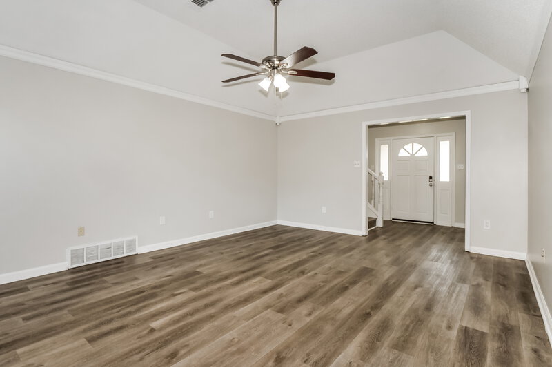 2,250/Mo, 7308 Schilling Cv E Memphis, TN 38125 Living Room View
