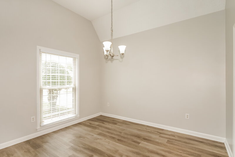 2,250/Mo, 7308 Schilling Cv E Memphis, TN 38125 Dining Room View