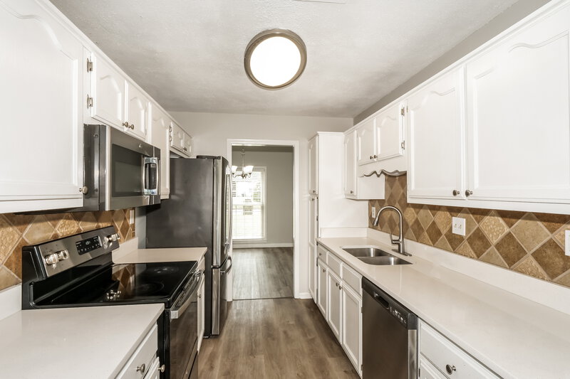 2,250/Mo, 7308 Schilling Cv E Memphis, TN 38125 Kitchen View
