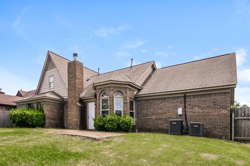 2,250/Mo, 7308 Schilling Cv E Memphis, TN 38125 Rear View