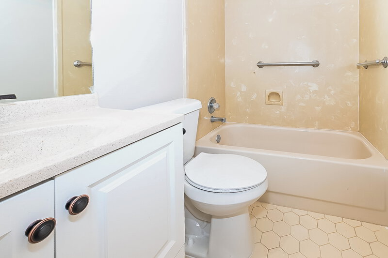 3,240/Mo, 5404 Pear Dr Southaven, MS 38671 Bathroom View