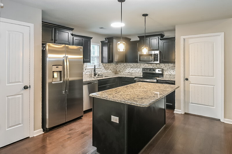 2,270/Mo, 3262 Magnolia Ridge Dr Hernando, MS 38632 Kitchen View 2