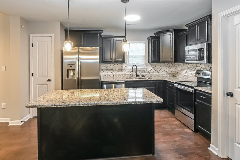 2,270/Mo, 3262 Magnolia Ridge Dr Hernando, MS 38632 Kitchen View 3