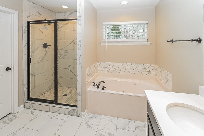 2,270/Mo, 3262 Magnolia Ridge Dr Hernando, MS 38632 Main Bathroom View