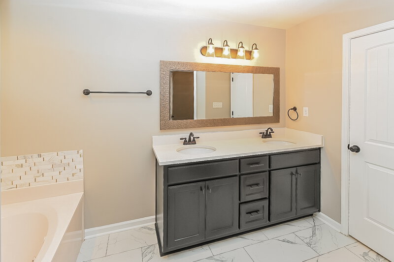 2,270/Mo, 3262 Magnolia Ridge Dr Hernando, MS 38632 Main Bathroom View 2