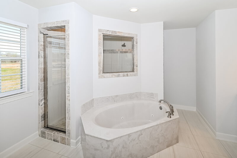 1,965/Mo, 5393 Holly Ridge Drive Horn Lake, MS 38637 Main Bathroom View