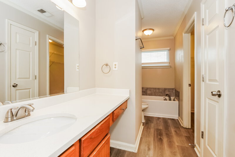 1,990/Mo, 1031 Jessa Cv Cordova, TN 38018 Main Bathroom View