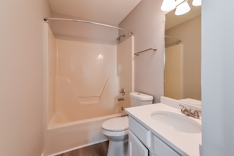 2,950/Mo, 6722 Finch Rd Memphis, TN 38141 Main Bathroom View