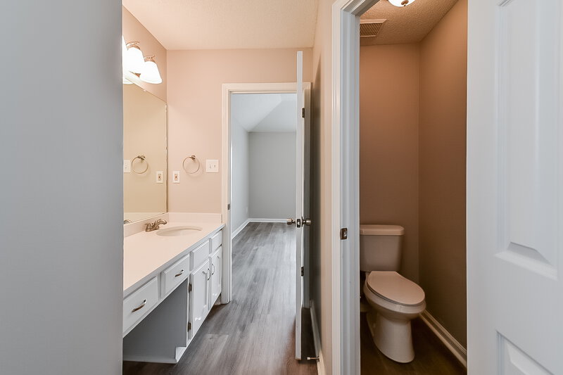 2,950/Mo, 6722 Finch Rd Memphis, TN 38141 Bathroom View