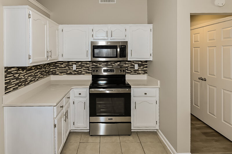 1,625/Mo, 7629 Fox Hunt Dr E Olive Branch, MS 38654 Kitchen View 2