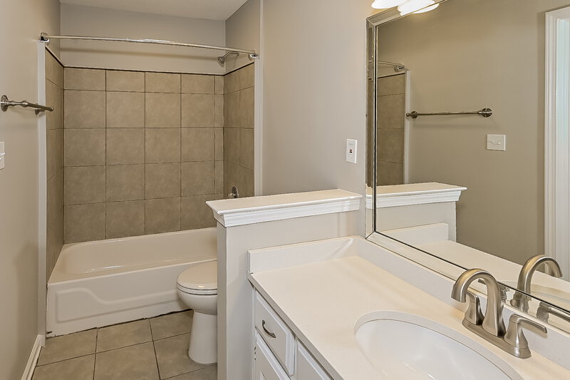 1,625/Mo, 7629 Fox Hunt Dr E Olive Branch, MS 38654 Main Bathroom View