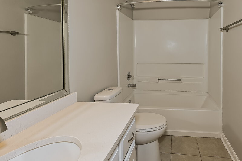 1,625/Mo, 7629 Fox Hunt Dr E Olive Branch, MS 38654 Bathroom View