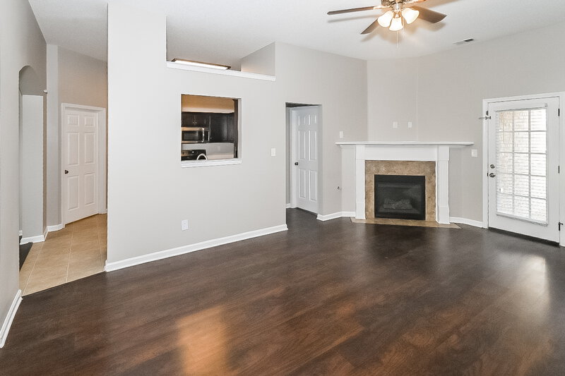 1,840/Mo, 340 E Oak Grove Rd Hernando, MS 38632 Living Room View 2