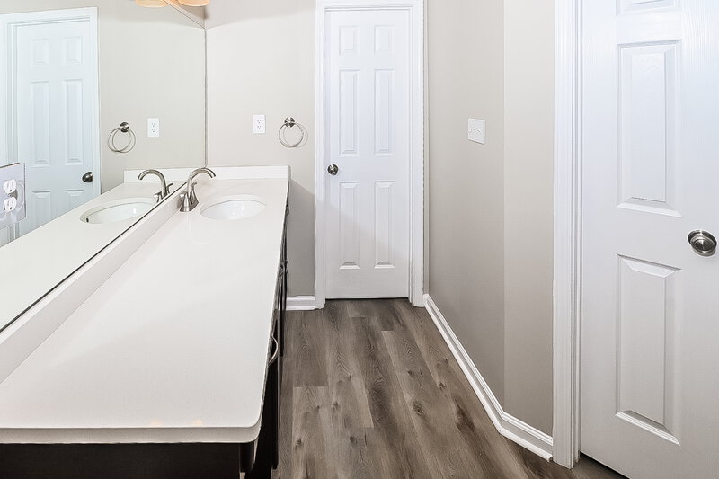 1,840/Mo, 340 E Oak Grove Rd Hernando, MS 38632 Main Bathroom View 2