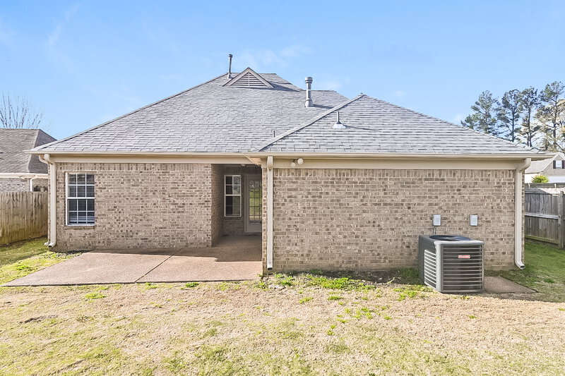 1,840/Mo, 340 E Oak Grove Rd Hernando, MS 38632 Rear View