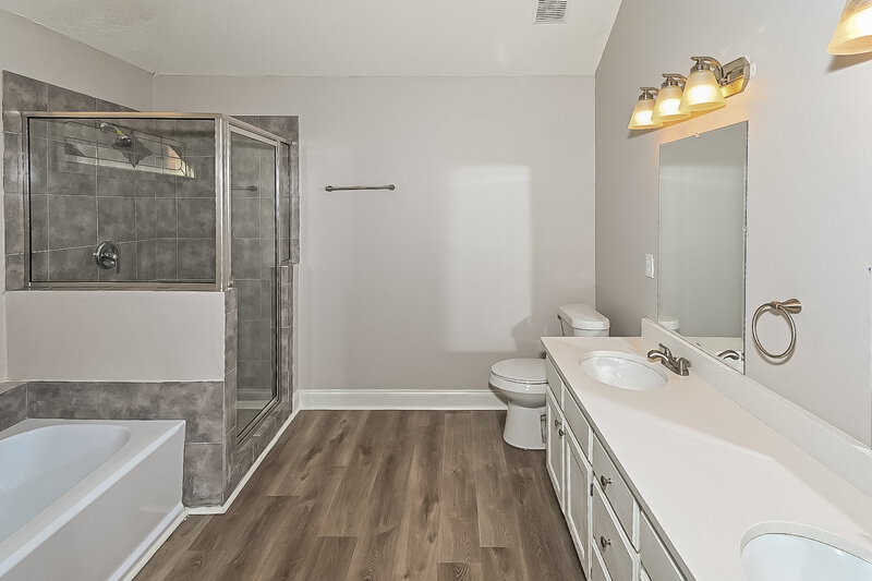 2,135/Mo, 7831 Tankard Dr Memphis, TN 38125 Main Bathroom View