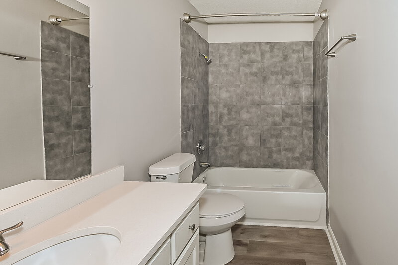 2,135/Mo, 7831 Tankard Dr Memphis, TN 38125 Bathroom View