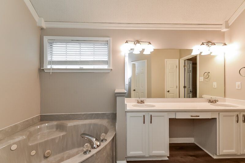 1,795/Mo, 755 N Sanga Rd Memphis, TN 38018 Main Bathroom View 2