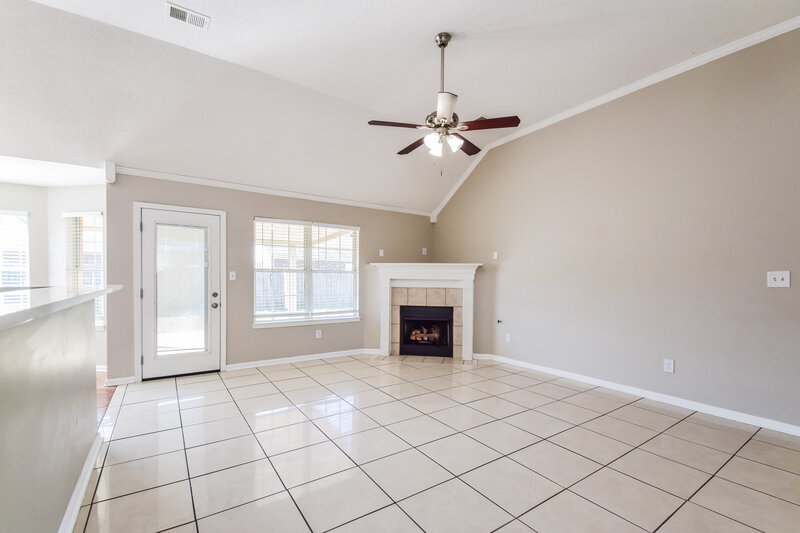 1,920/Mo, 4283 Ravenwood Park W Horn Lake, MS 38637 Living Room View