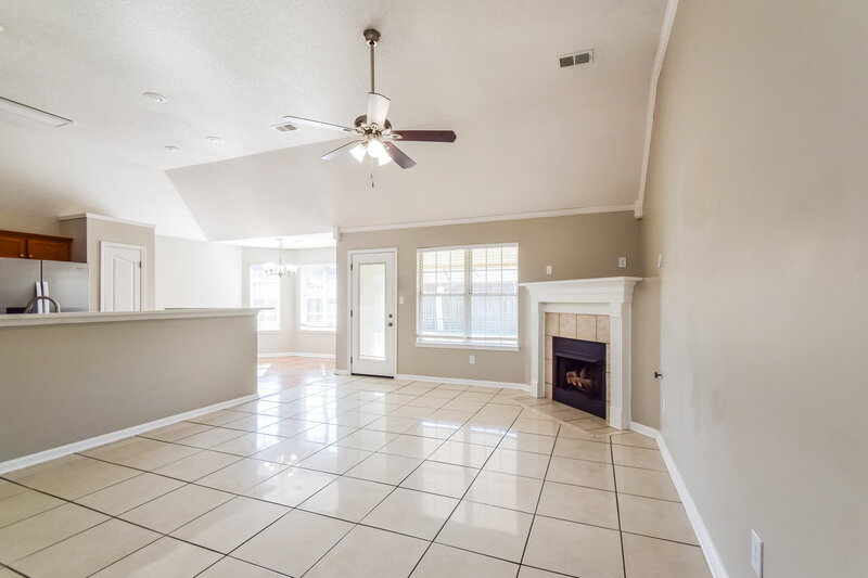 1,920/Mo, 4283 Ravenwood Park W Horn Lake, MS 38637 Living Room View 2